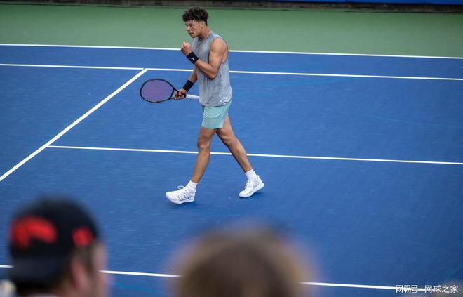 者奔跑在迎 者奔跑在迎