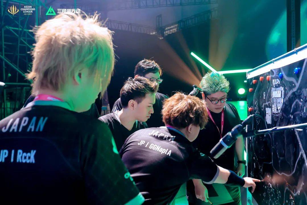 突破重围的 突破重围的